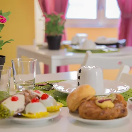 Tra L'etna E Il Mare فندق مبيت وإفطار كاتانيا