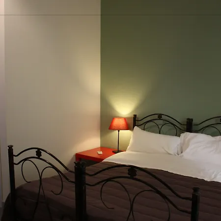 Tra L'etna E Il Mare Katanya