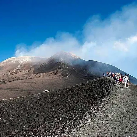 Tra L'etna E Il Mare