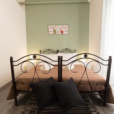 Tra L'etna E Il Mare Katania